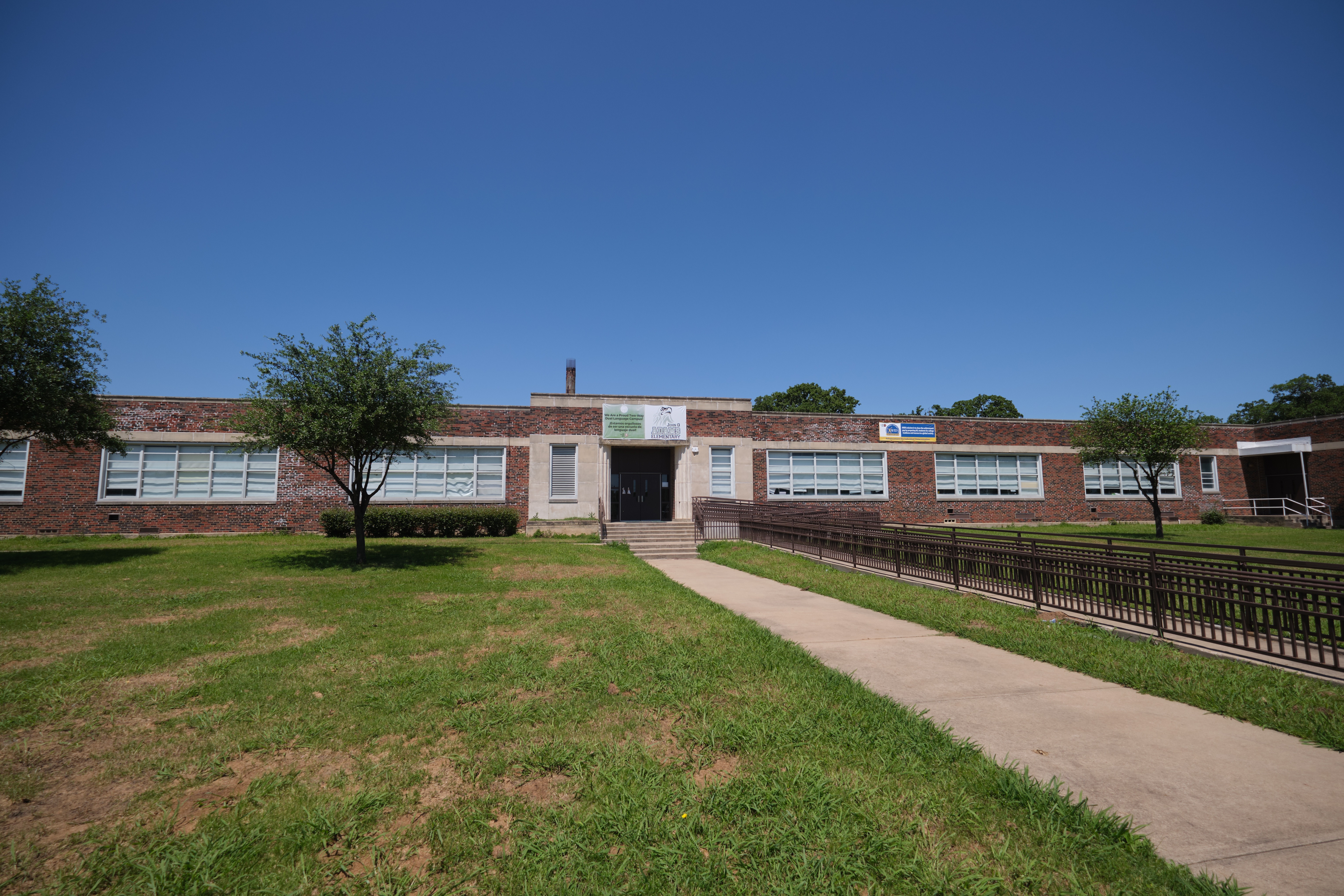 Dallas Independent School District School Finder